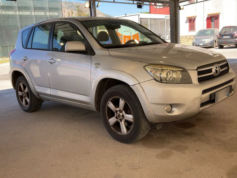 Toyota RAV 4 2.2 D-CAT Sol 2006 – снимка 12
