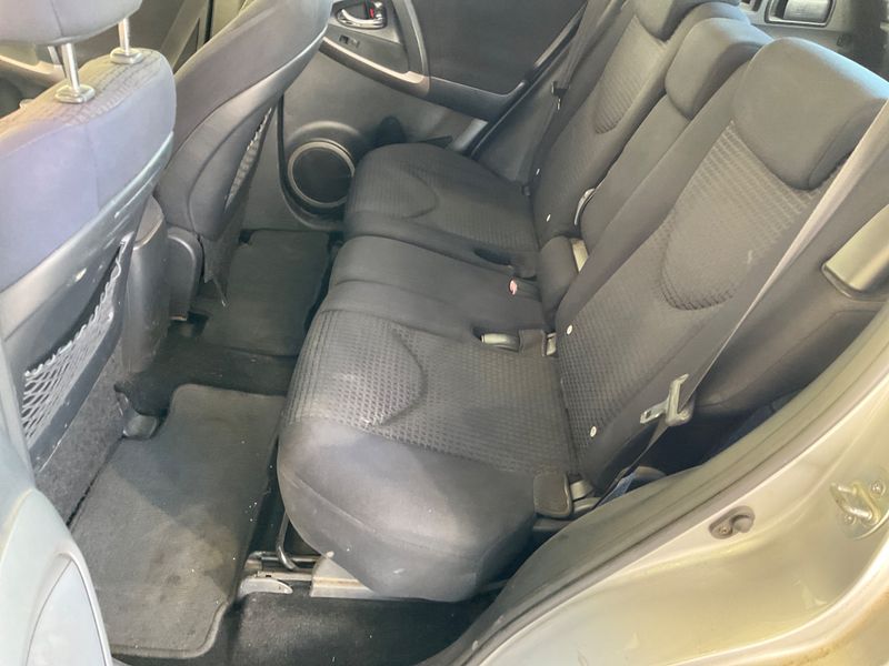 Toyota RAV 4 2.2 D-CAT Sol 2006 – снимка 29