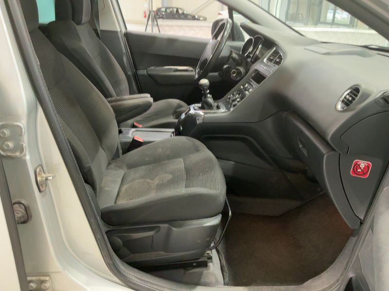 Peugeot 5008 2.0 Blue-HDi Allure 2016 – снимка 16