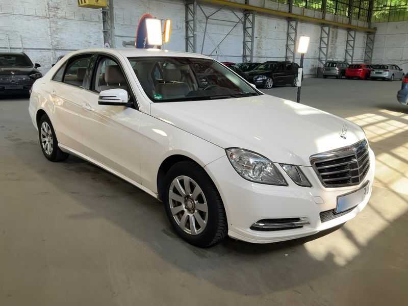 Mercedes-Benz E-Klasse E 200 CGI BlueEfficiency 2012 – снимка 12
