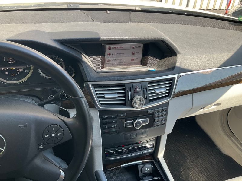 Mercedes-Benz E-Klasse E 200 CGI BlueEfficiency 2012 – снимка 17