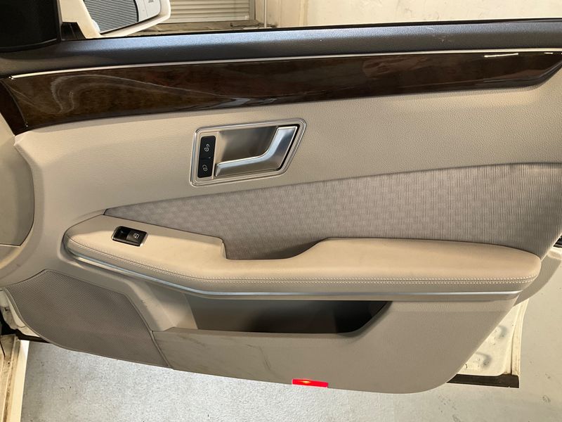 Mercedes-Benz E-Klasse E 200 CGI BlueEfficiency 2012 – снимка 30
