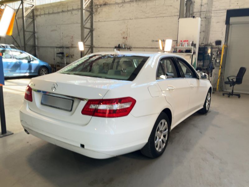 Mercedes-Benz E-Klasse E 200 CGI BlueEfficiency 2012 – снимка 8