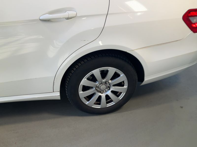 Mercedes-Benz E-Klasse E 200 CGI BlueEfficiency 2012 – снимка 5