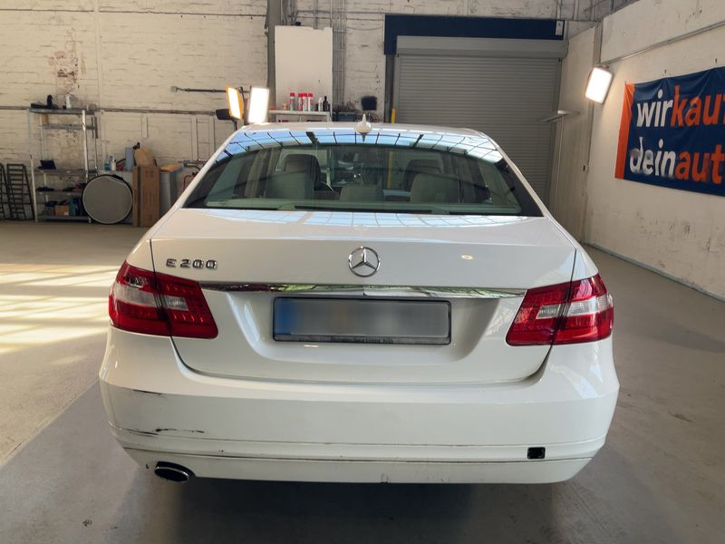 Mercedes-Benz E-Klasse E 200 CGI BlueEfficiency 2012 – снимка 7