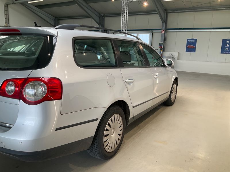 Volkswagen Passat 2.0 TDI Trendline 2010 – снимка 2