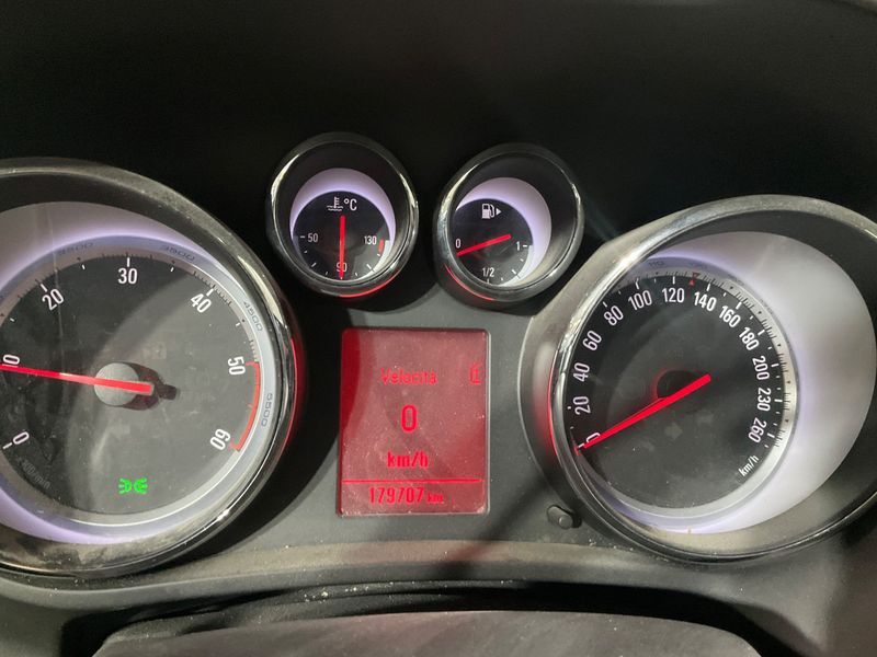 Opel Zafira Tourer 2.0 CDTI Cosmo 2011 – снимка 4
