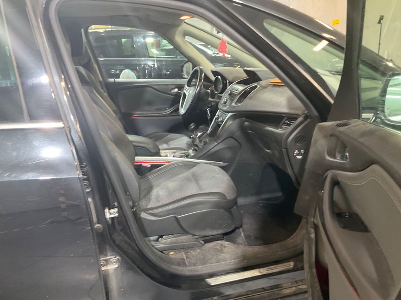 Opel Zafira Tourer 2.0 CDTI Cosmo 2011 – снимка 3