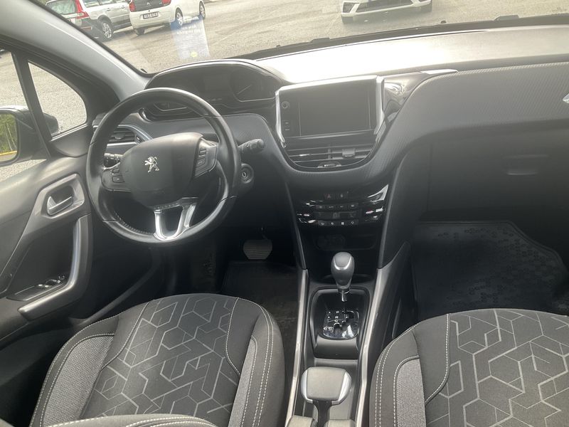 Peugeot 2008 1.2 PureTech Active 2017 – снимка 17