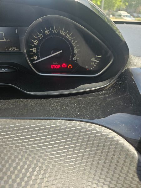 Peugeot 2008 1.2 PureTech Active 2017 – снимка 37