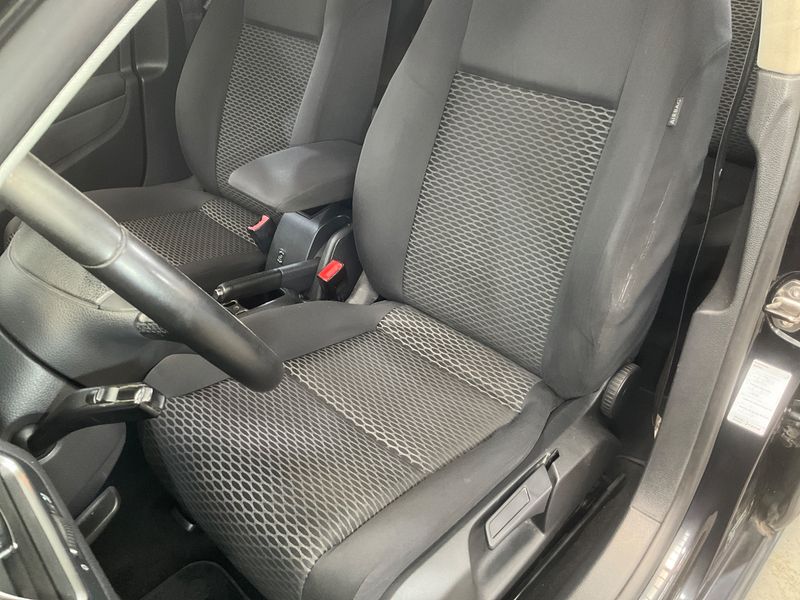 Volkswagen Golf VI 1.6 TDI Advance BlueMotion Tech 2010 – снимка 32
