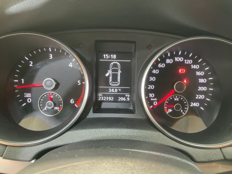 Volkswagen Golf VI 1.6 TDI Advance BlueMotion Tech 2010 – снимка 18