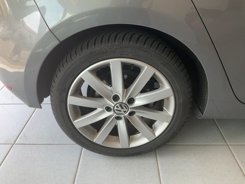 Volkswagen Golf VI 1.6 TDI Highline 2010 – снимка 18