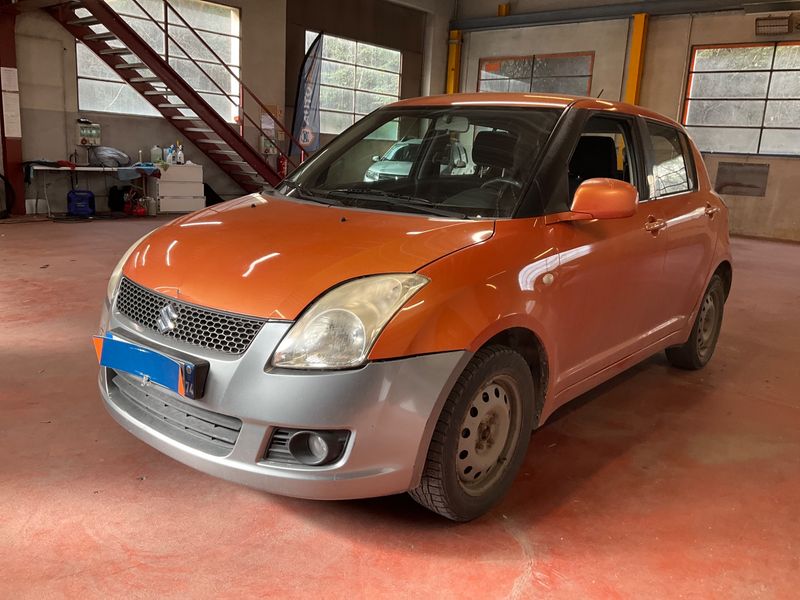 Suzuki Swift 1.3 GLX 4x4 5 portes 2006 – снимка 1