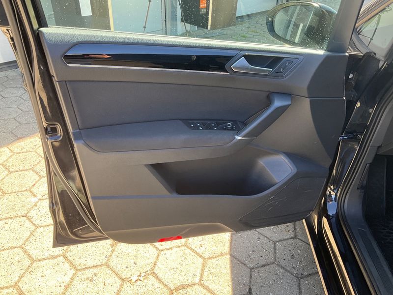 Volkswagen Touran 1.6 TDI Comfortline BlueMotion Tech 2016 – снимка 25