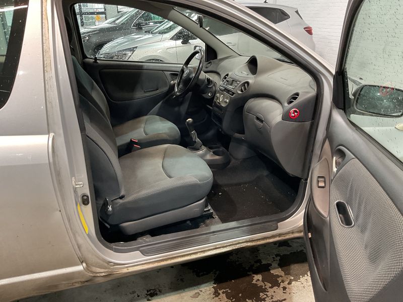 Toyota Yaris 1.3 VVT-i 2004 – снимка 3