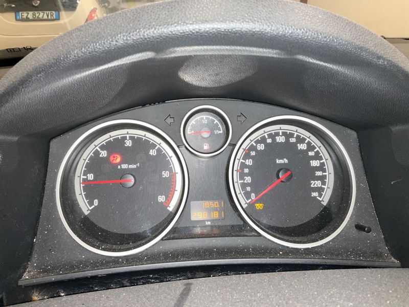Opel Astra GTC 1.7 CDTI Edition twenty-5 2008 – снимка 4