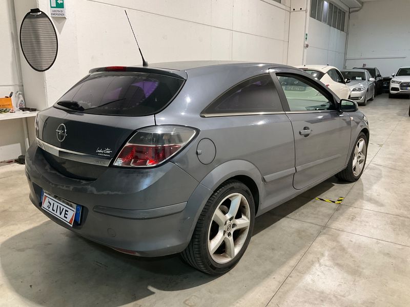 Opel Astra GTC 1.7 CDTI Edition twenty-5 2008 – снимка 2