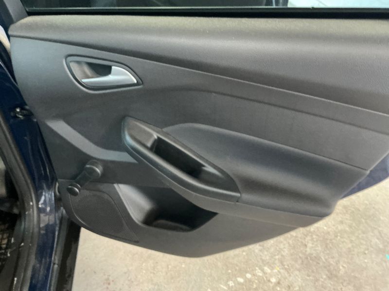 Ford Focus 1.5 TDCi Business 2017 – снимка 32