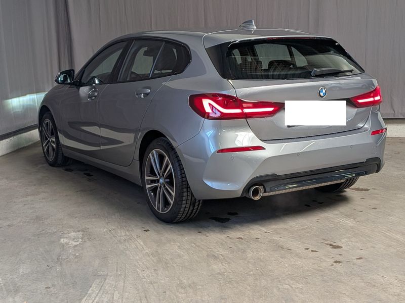 BMW 1er 118i Sport Line 2022 – снимка 2