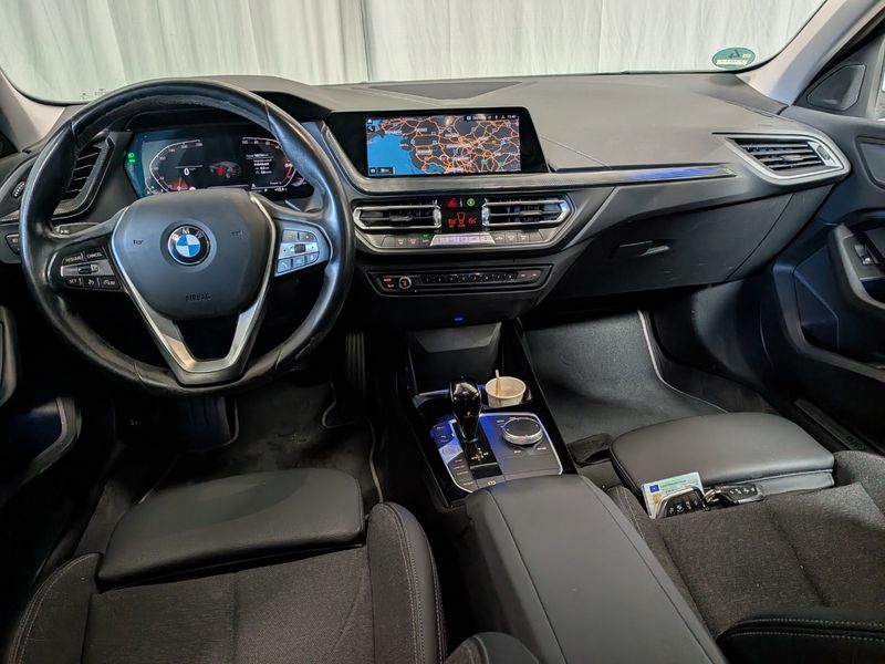BMW 1er 118i Sport Line 2022 – снимка 6