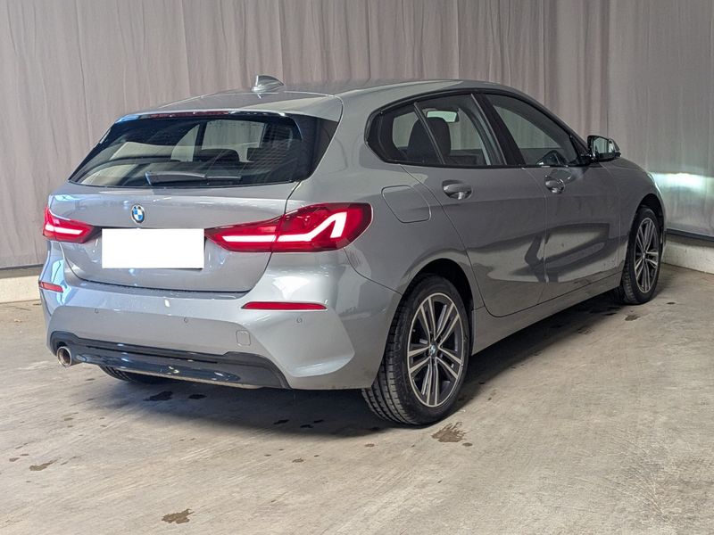 BMW 1er 118i Sport Line 2022 – снимка 3