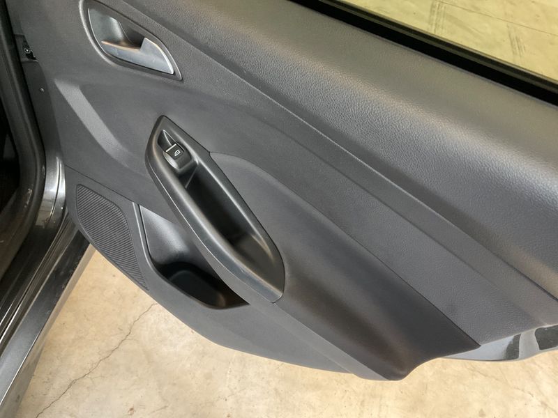 Ford Focus 1.5 EcoBoost ST-Line 2018 – снимка 26