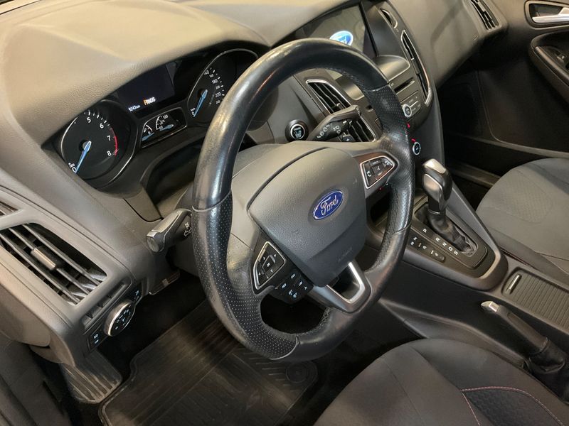 Ford Focus 1.5 EcoBoost ST-Line 2018 – снимка 31
