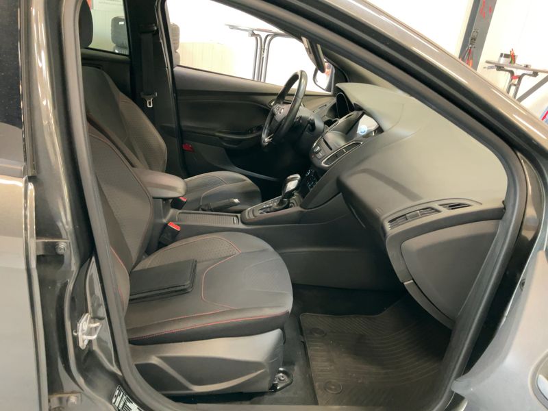 Ford Focus 1.5 EcoBoost ST-Line 2018 – снимка 17