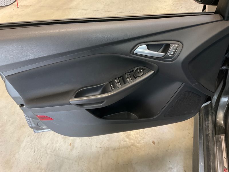 Ford Focus 1.5 EcoBoost ST-Line 2018 – снимка 33