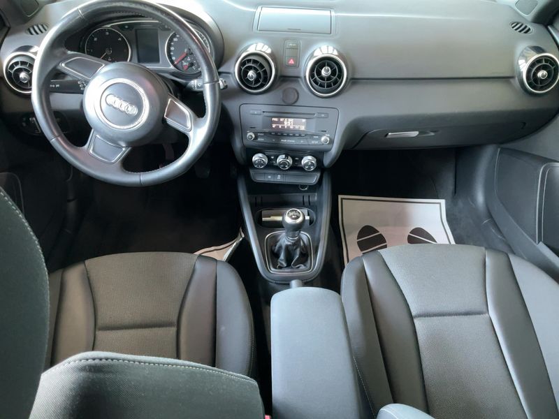 Audi A1 Sportback 1.6 TDI Ambition 2012 – снимка 18