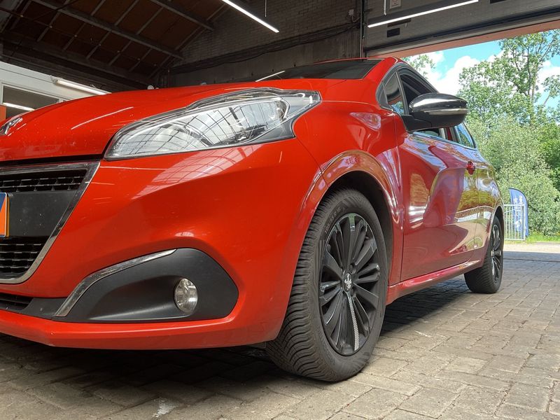 Peugeot 208 1.6 Blue-HDi Allure 2016 – снимка 2