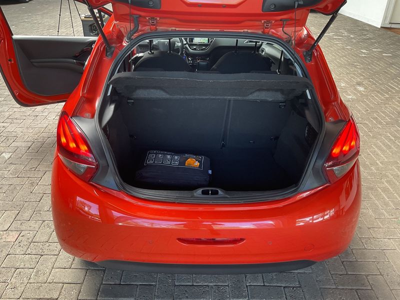 Peugeot 208 1.6 Blue-HDi Allure 2016 – снимка 15