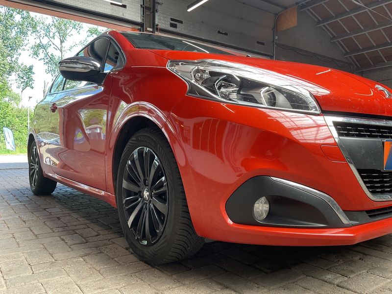 Peugeot 208 1.6 Blue-HDi Allure 2016 – снимка 12