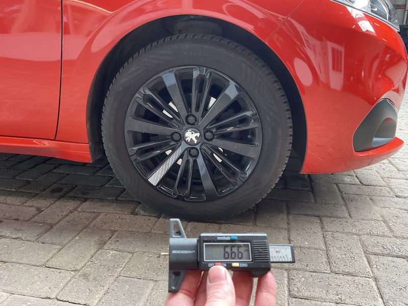 Peugeot 208 1.6 Blue-HDi Allure 2016 – снимка 11