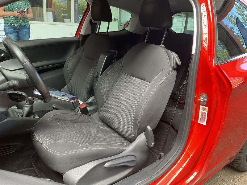 Peugeot 208 1.6 Blue-HDi Allure 2016 – снимка 16