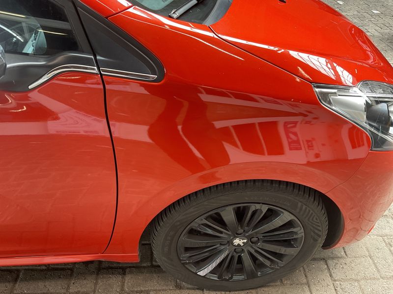 Peugeot 208 1.6 Blue-HDi Allure 2016 – снимка 21