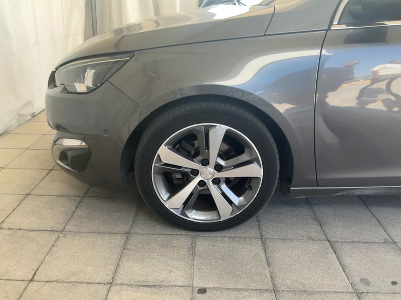 Peugeot 308 1.6 Blue-HDi Allure 2016 – снимка на щета