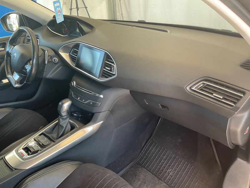 Peugeot 308 1.6 Blue-HDi Allure 2016 – снимка на щета