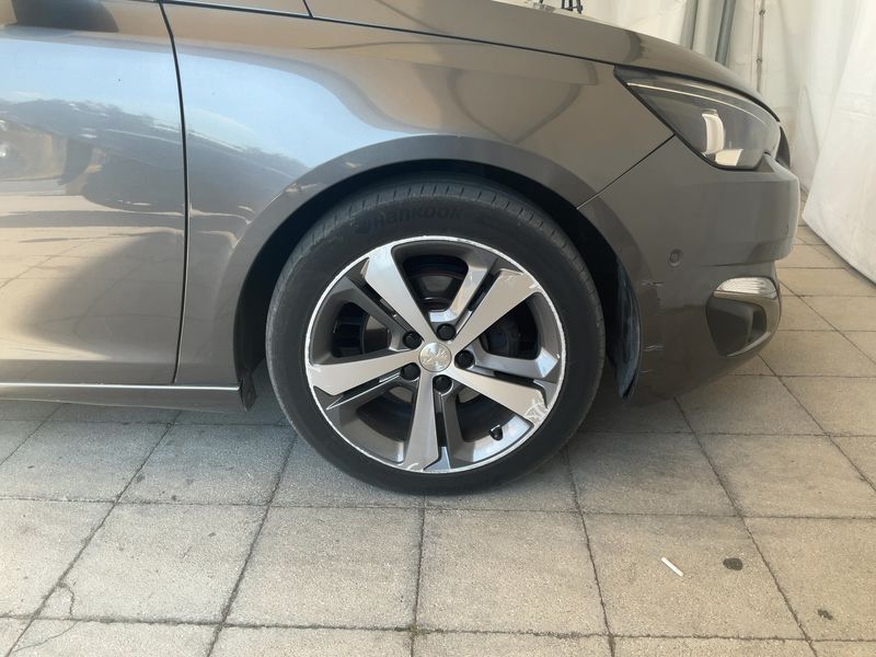 Peugeot 308 1.6 Blue-HDi Allure 2016 – снимка на щета