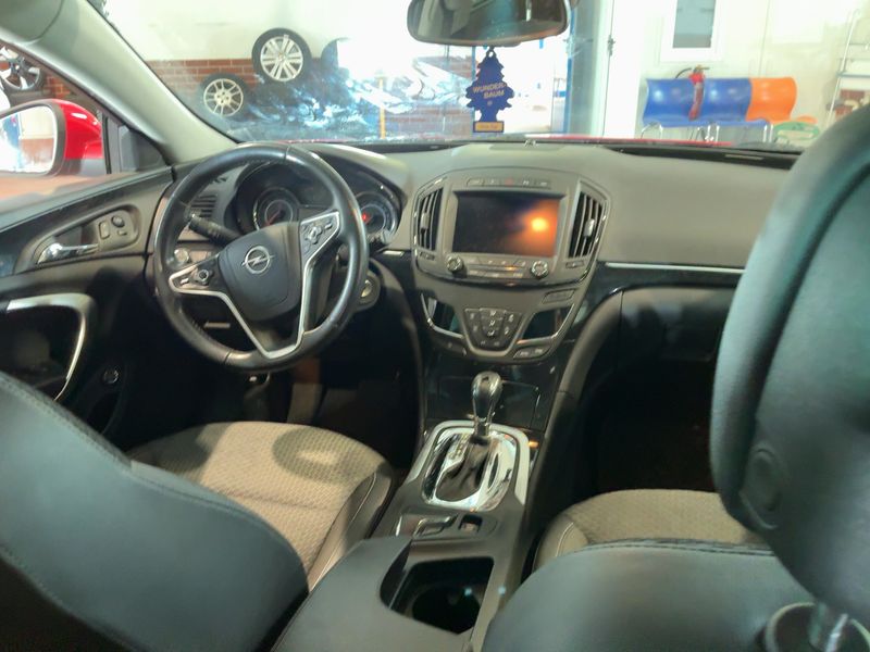 Opel Insignia Sports Tourer 2.0 CDTI Biturbo Innovation 4x4 2013 – снимка 17
