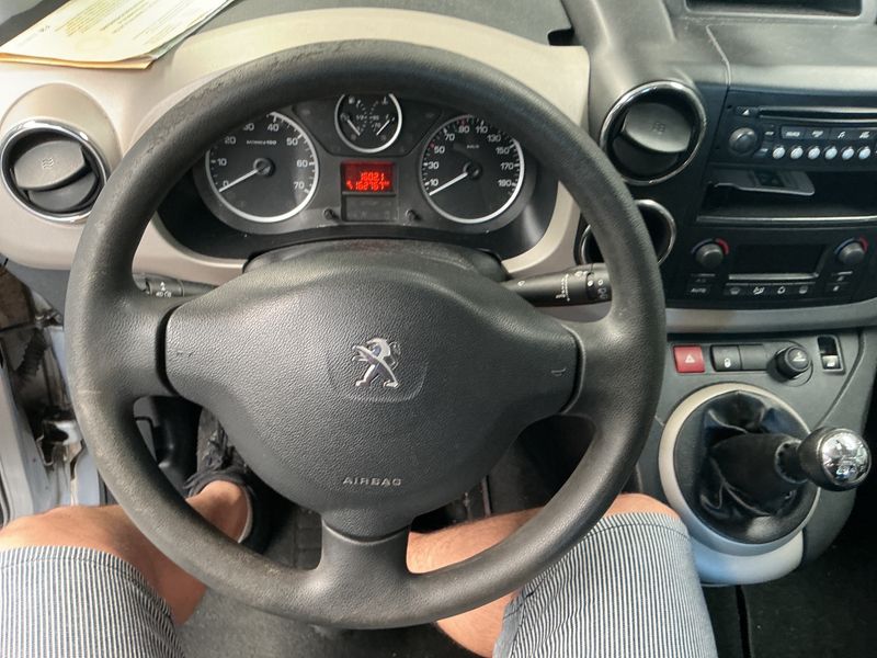Peugeot Partner 1.6 HDi Outdoor 2012 – снимка 36