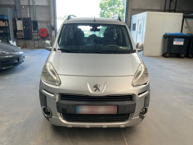 Peugeot Partner 1.6 HDi Outdoor 2012 – снимка 14