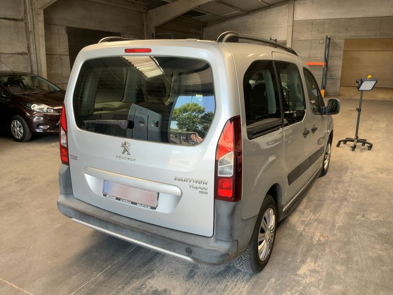 Peugeot Partner 1.6 HDi Outdoor 2012 – снимка 8