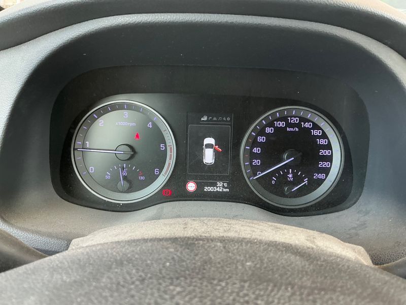Hyundai Tucson 1.7 CRDi Creative 2WD 2018 – снимка 18