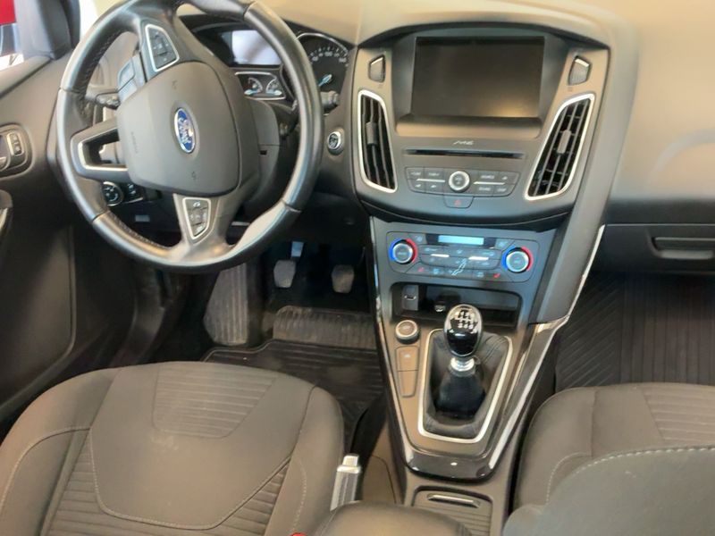 Ford Focus 1.0 EcoBoost Titanium 2015 – снимка 18