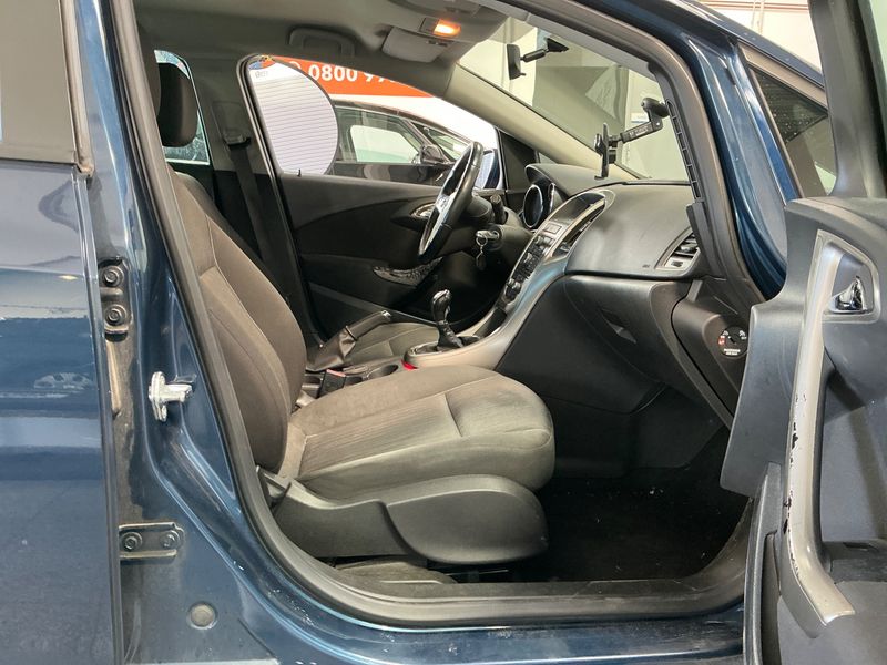 Opel Astra 1.4 Turbo Edition 2013 – снимка 3