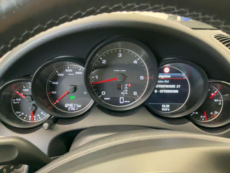 Porsche Cayenne Diesel Platinum Edition 2014 – снимка 19