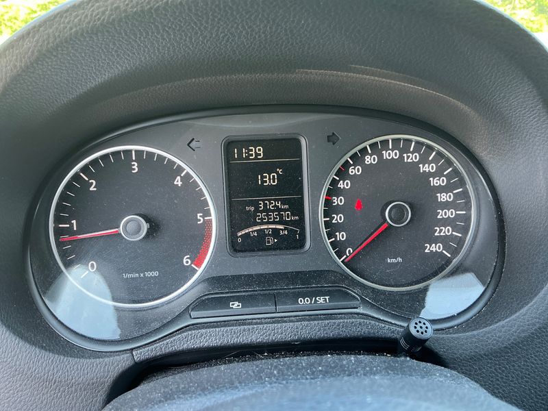 Volkswagen Polo 1.6 TDI Comfortline 2011 – снимка 4