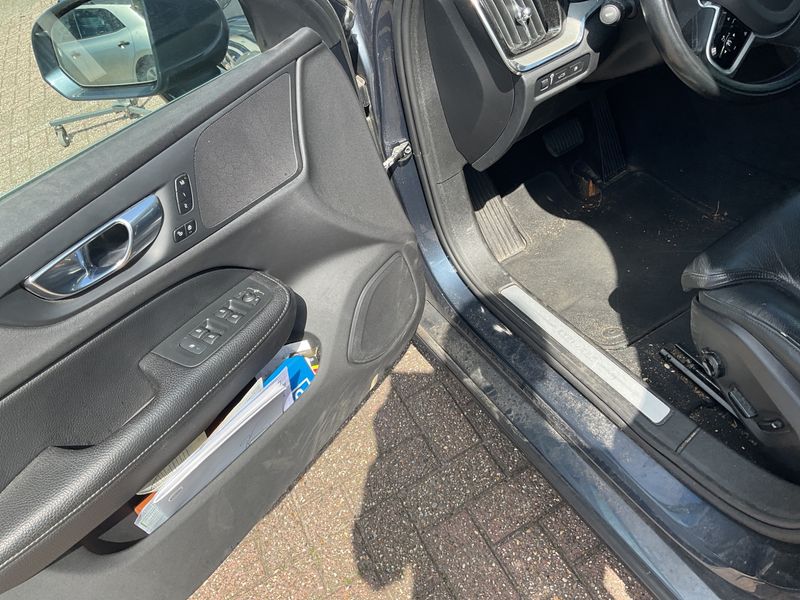Volvo S60 2.0 T8 Plug-in Hybrid Inscription AWD 2021 – снимка 22
